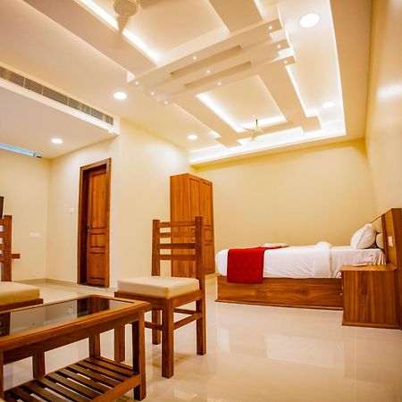 Kkm International Otel Kuzhittura Dış mekan fotoğraf
