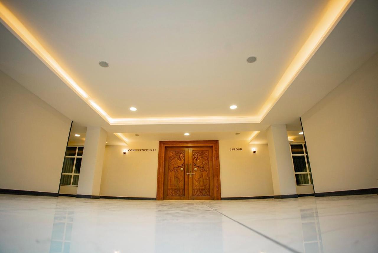 Kkm International Otel Kuzhittura Dış mekan fotoğraf