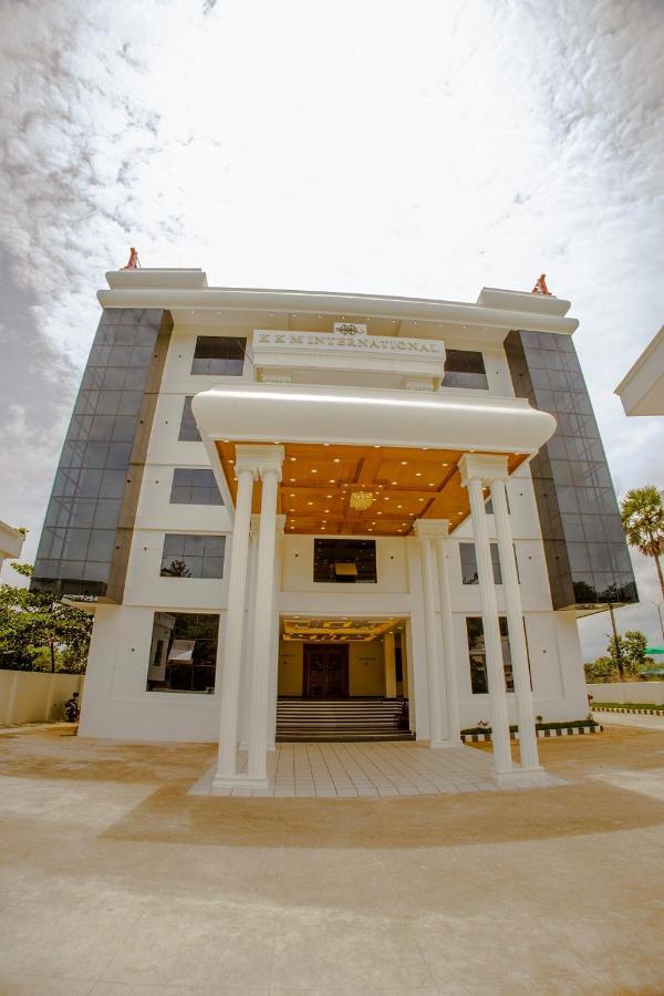 Kkm International Otel Kuzhittura Dış mekan fotoğraf