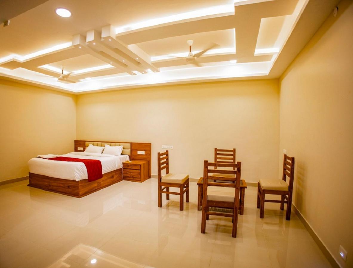 Kkm International Otel Kuzhittura Dış mekan fotoğraf