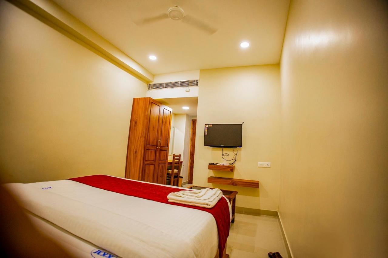 Kkm International Otel Kuzhittura Dış mekan fotoğraf