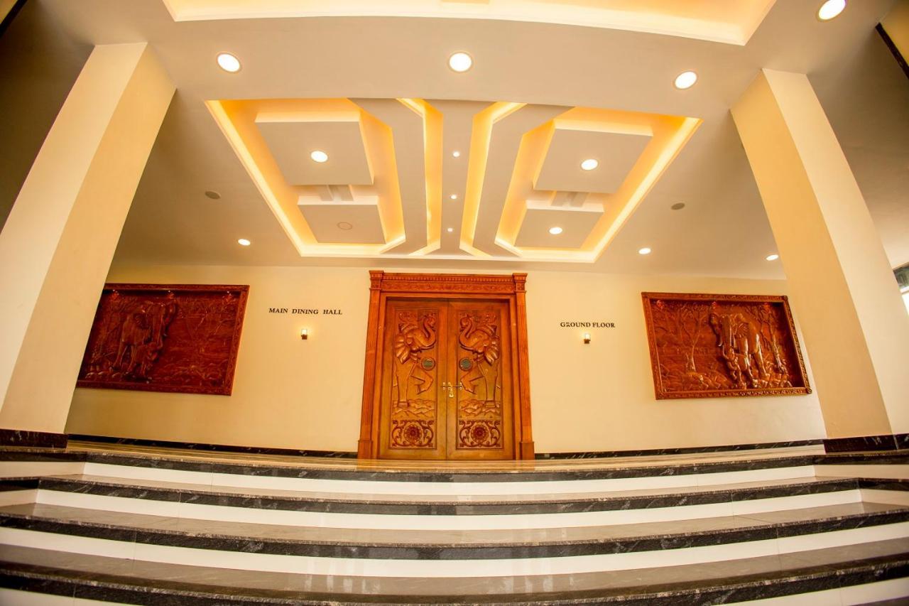 Kkm International Otel Kuzhittura Dış mekan fotoğraf