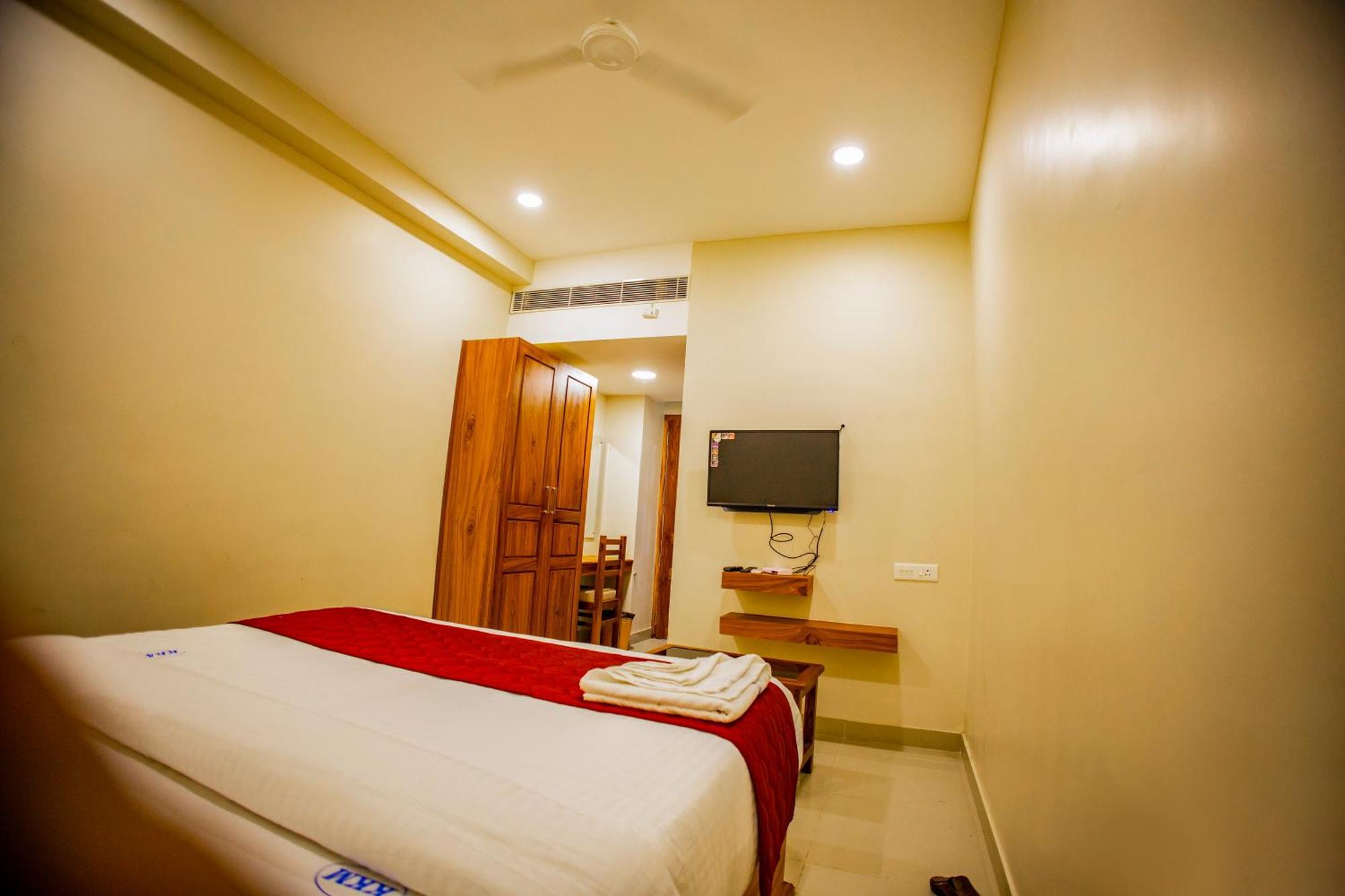 Kkm International Otel Kuzhittura Dış mekan fotoğraf